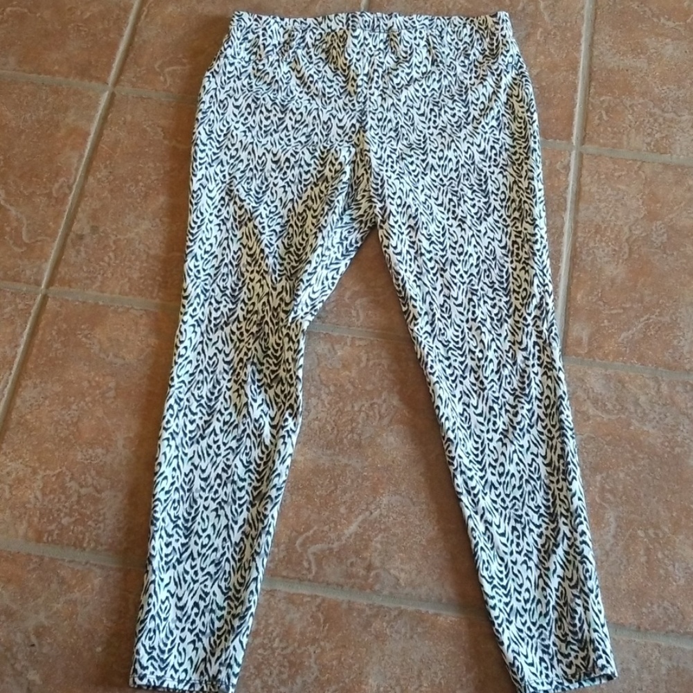 Wild print stretch pants